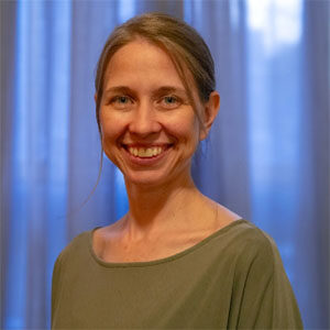 Headshot of Ellen McMannis smiling.